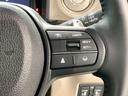 クルーズコントロールを装備しています。高速道路などで一定の速度で走ってくれるので運転が楽ですよ！速度を設定できますので、スピードの出しすぎにも注意できます。