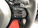クルーズコントロールを装備しています。高速道路などで一定の速度で走ってくれるので運転が楽ですよ！速度を設定できますので、スピードの出しすぎにも注意できます。