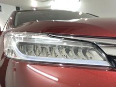 ＬＥＤヘッドライトは、点灯の瞬間から最大光量を発揮し、突然暗くなるトンネルなどでの安定感を高めます。 7