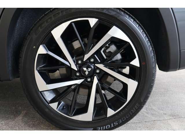 アウトランダーＰＨＥＶ Ｇ　５人乗り・純正９インチマルチナビ・アラウンドモニター・ブラインドスポット＆リヤトラフィックモニタ・運転席８Ｗａｙパワーシート・ステアリング＆前席シートヒータ・電動テールゲート・ヘッドライトウォッシャー（10枚目）