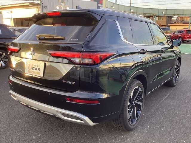 アウトランダーＰＨＥＶ Ｐ　メモリーナビ　地デジＴＶ　全方位カメラ　横滑り防止　パノラマサンルーフ　デュアルエアコン　黒革シート　フルセグＴＶ　シートヒーター　パワーシート　ＬＥＤヘッドライト　４ＷＤ　メモリーナビ　ＡＢＳ（2枚目）