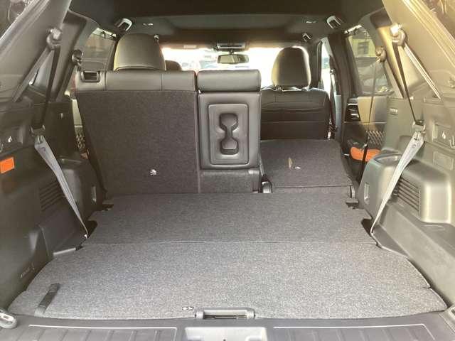 アウトランダーＰＨＥＶ Ｐ　メモリーナビ　地デジＴＶ　全方位カメラ　横滑り防止　パノラマサンルーフ　デュアルエアコン　黒革シート　フルセグＴＶ　シートヒーター　パワーシート　ＬＥＤヘッドライト　４ＷＤ　メモリーナビ　ＡＢＳ（9枚目）