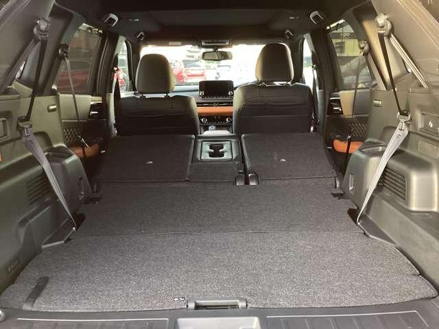 アウトランダーＰＨＥＶ Ｐ　メモリーナビ　地デジＴＶ　全方位カメラ　横滑り防止　パノラマサンルーフ　デュアルエアコン　黒革シート　フルセグＴＶ　シートヒーター　パワーシート　ＬＥＤヘッドライト　４ＷＤ　メモリーナビ　ＡＢＳ（10枚目）