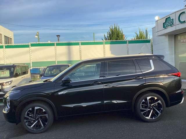 アウトランダーＰＨＥＶ Ｐ　メモリーナビ　地デジＴＶ　全方位カメラ　横滑り防止　パノラマサンルーフ　デュアルエアコン　黒革シート　フルセグＴＶ　シートヒーター　パワーシート　ＬＥＤヘッドライト　４ＷＤ　メモリーナビ　ＡＢＳ（15枚目）