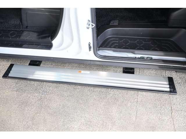 デリカＤ：５ シャモニー　メモリーナビ　地デジＴＶ　バックカメラ　アイドリングＳ　アクティブクルーズコントロール　イモビ　衝突被害軽減装置　Ｂモニター　１オーナー　ＥＴＣ　助手席エアバッグ　地デジＴＶ　電動リアゲート　４ＷＤ（10枚目）