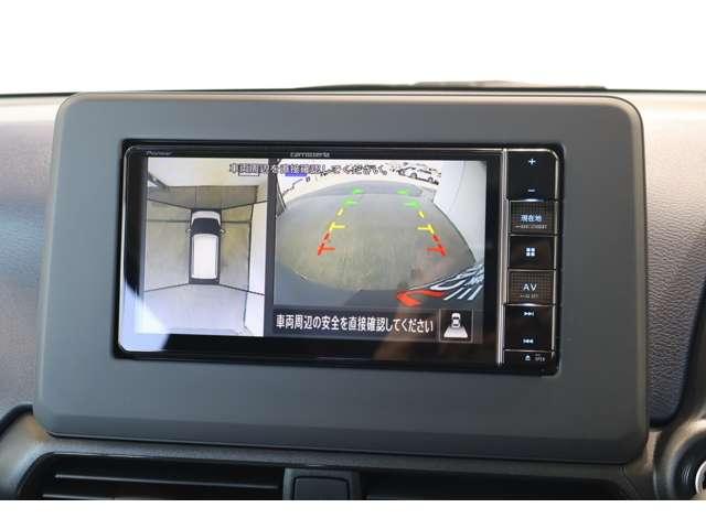 �}���`�A���E���h���j�^�[�i�S���̓J�����j�������^�ォ�猩���낵�Ă���悤�ȉf���Œ��Ԃ��T�|�[�g���܂���X�e�A�����O�K�C�h���C���\���@�\�t���I