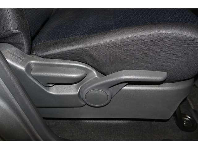 �^�]�Ȃɂ̓��o�[�ŃV�[�g�����𒲐߂ł���n�C�g�A�W���X�^�[�𑕔����A�̊i�ɍ��킹���œK�ȃ|�W�V������ݒ�ł��܂��B