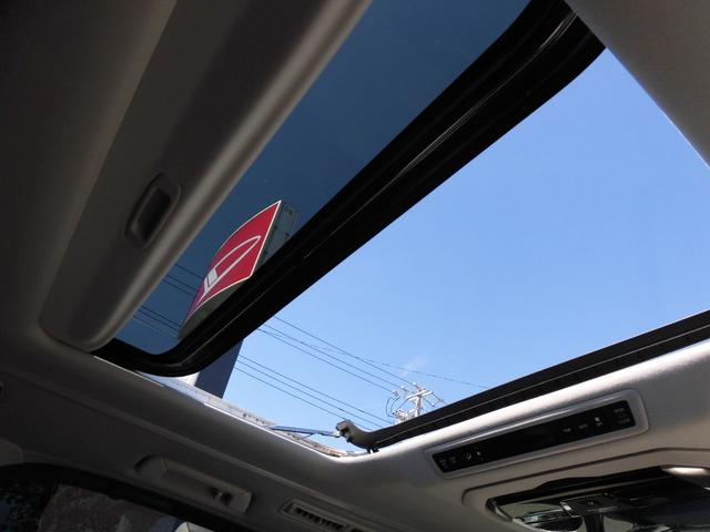 アルファード ２．５Ｓ　Ｃパッケージ　前期用ＬＭボディーキット　社外スフアリングハンドル（レクサス純正エアーバック）両側Ｐスライドドア　Ｐバックドア　フリップダウンモニター　ＥＴＣ　プリクラッシュセーフティシステム　２１ＡＷ（9枚目）