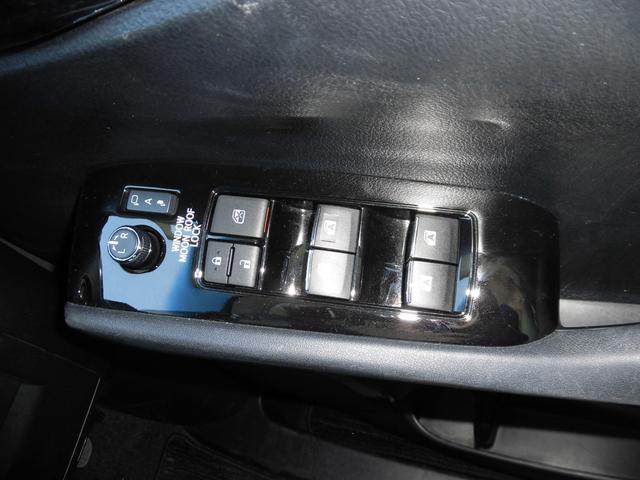 アルファード ２．５Ｓ　Ｃパッケージ　前期用ＬＭボディーキット　社外スフアリングハンドル（レクサス純正エアーバック）両側Ｐスライドドア　Ｐバックドア　フリップダウンモニター　ＥＴＣ　プリクラッシュセーフティシステム　２１ＡＷ（23枚目）