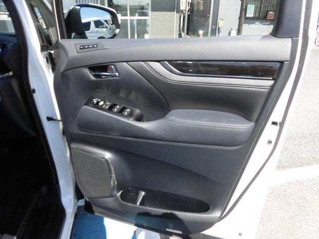 アルファード ２．５Ｓ　Ｃパッケージ　前期用ＬＭボディーキット　社外スフアリングハンドル（レクサス純正エアーバック）両側Ｐスライドドア　Ｐバックドア　フリップダウンモニター　ＥＴＣ　プリクラッシュセーフティシステム　２１ＡＷ（24枚目）