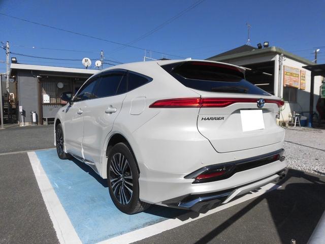 ハリアーＰＨＥＶ Ｚ　４ＷＤ車　プリクラッシュセーフティシステム　全方位モニター　ＢＴ接続　電動シート　黒革シート　オートクルーズ　レーンアシスト　オートハイビーム　パワーリアゲート　パーキングセンサー　前席シートヒーター（4枚目）