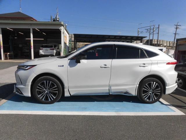 ハリアーＰＨＥＶ Ｚ　４ＷＤ車　プリクラッシュセーフティシステム　全方位モニター　ＢＴ接続　電動シート　黒革シート　オートクルーズ　レーンアシスト　オートハイビーム　パワーリアゲート　パーキングセンサー　前席シートヒーター（6枚目）