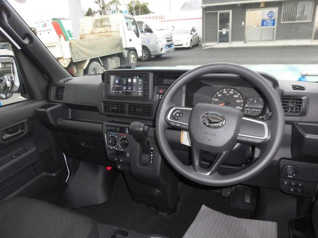 ハイゼットカーゴ クルーズ　６．８インチスマホ連動ディスプレーオーディオ　前後ドラレコ　寒冷地仕様　４ＷＤ　スマートキー　Ａストップ　届出済未使用車（5枚目）