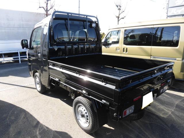 ハイゼットトラック ジャンボエクストラ　届出済未使用車　オーディオレス　ディスプレーオーディオ　パートタイム４ＷＤ　エアコン　アイドリングストップ機能　スマ－トキー　衝突被害軽減システム（4枚目）