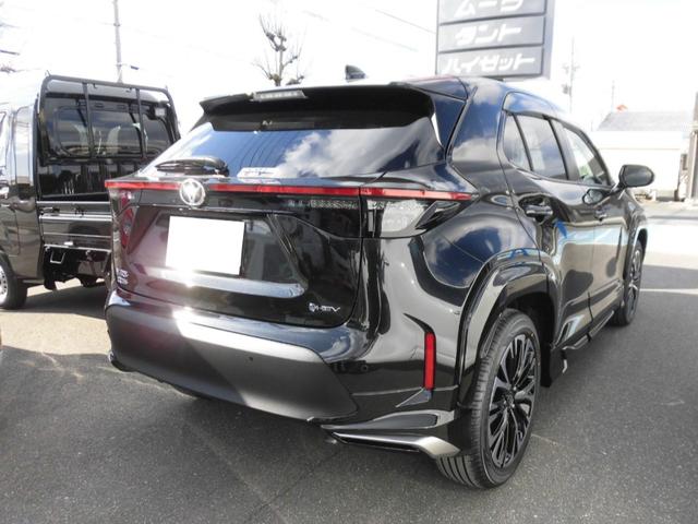 ヤリスクロス ハイブリッドＺ　ディスプレーオーディオ　ＥＴＣ車載器　ドライブレコーダ　全方位カメラ付　運転席パワーシート　クルーズＣ　オートマチックハイビーム　Ｐセンサー　ヒーター　Ｉストップ　衝突軽減ブレーキ　衝突安全ボディ（4枚目）