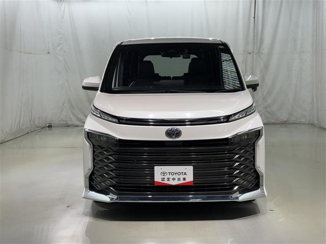 ヴォクシー Ｓ－Ｚ　フルセグ　ＤＶＤ再生　ミュージックプレイヤー接続可　バックカメラ　衝突被害軽減システム　ＥＴＣ　ドラレコ　両側電動スライド　ＬＥＤヘッドランプ　乗車定員７人　３列シート（3枚目）