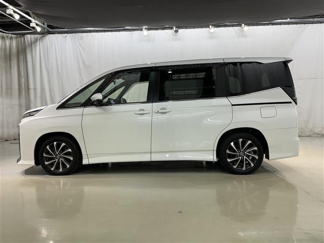 ヴォクシー Ｓ－Ｚ　フルセグ　ＤＶＤ再生　ミュージックプレイヤー接続可　バックカメラ　衝突被害軽減システム　ＥＴＣ　ドラレコ　両側電動スライド　ＬＥＤヘッドランプ　乗車定員７人　３列シート（4枚目）