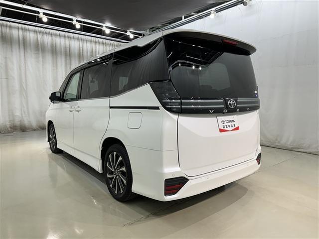 ヴォクシー Ｓ－Ｚ　フルセグ　ＤＶＤ再生　ミュージックプレイヤー接続可　バックカメラ　衝突被害軽減システム　ＥＴＣ　ドラレコ　両側電動スライド　ＬＥＤヘッドランプ　乗車定員７人　３列シート（5枚目）