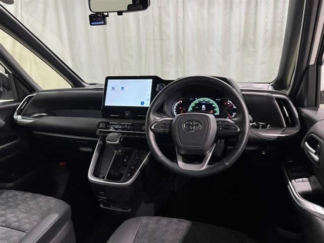 ヴォクシー Ｓ－Ｚ　フルセグ　ＤＶＤ再生　ミュージックプレイヤー接続可　バックカメラ　衝突被害軽減システム　ＥＴＣ　ドラレコ　両側電動スライド　ＬＥＤヘッドランプ　乗車定員７人　３列シート（8枚目）