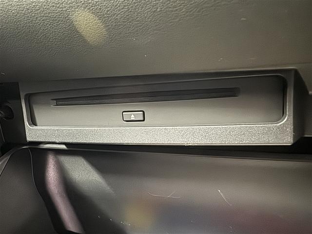 ヴォクシー Ｓ－Ｚ　フルセグ　ＤＶＤ再生　ミュージックプレイヤー接続可　バックカメラ　衝突被害軽減システム　ＥＴＣ　ドラレコ　両側電動スライド　ＬＥＤヘッドランプ　乗車定員７人　３列シート（13枚目）