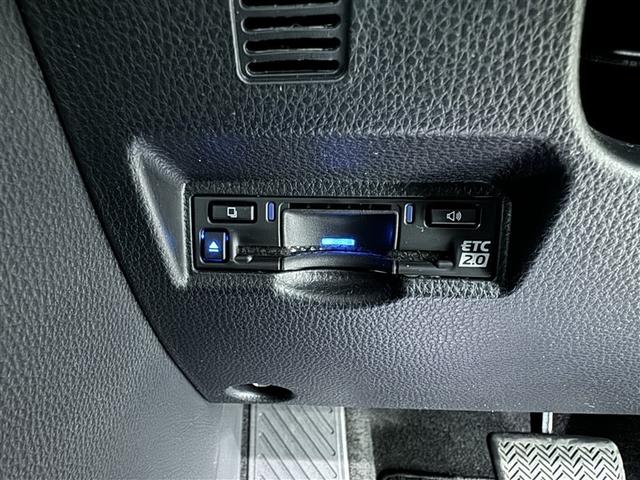 ヴォクシー Ｓ－Ｚ　フルセグ　ＤＶＤ再生　ミュージックプレイヤー接続可　バックカメラ　衝突被害軽減システム　ＥＴＣ　ドラレコ　両側電動スライド　ＬＥＤヘッドランプ　乗車定員７人　３列シート（15枚目）