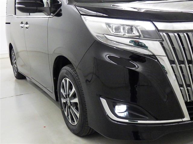 明るいライトが夜道を明るく照らしてくれます。　運転する上で、道路状況をいかに早く認識できるか重要なポイントです。　白色光が暗い道も明るく照らしてくれますよ。