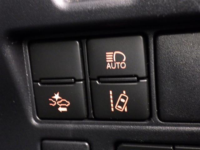 オートマチックハイビームとは、先行車や対向車のライトを認識し、ハイビームとロービームを自動で切り替える機能です。夜道の視界を確保します。詳細は販売店スタッフまでおたずねください。