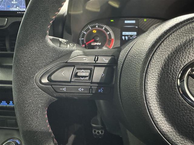 �X�e�A�����O�X�C�b�`�����I�^�]���Ȃ���茳�ŃI�[�f�B�I�̑���Ȃǂ��ł��܂��B