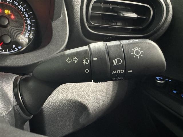 �g���l���ȂǁA���̖͂��邳�̕ω��Ń����v�ނ������I���E�I�t����R�����C�g�ł��i�����Y��h�~�@�\�t�j