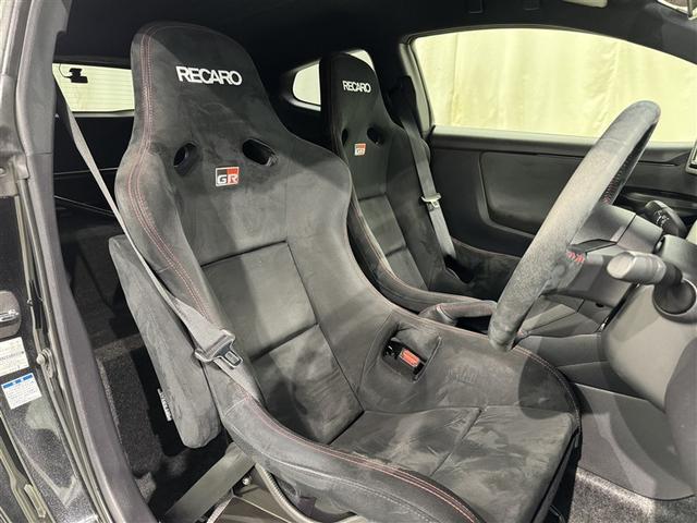 �t�@�u���b�N�f�ނ̃X�|�[�c�V�[�g�Őg�̂���������T�|�[�g���N���}�Ƃ̈�̊��𐶂݁A���m�ȃX�e�A�����O����ɍv�����܂��B