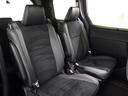 足元広々で、ゆったりとした後席ですね。　後席でノビノビ、リラックス快適な空間でドライブはいかがですか。