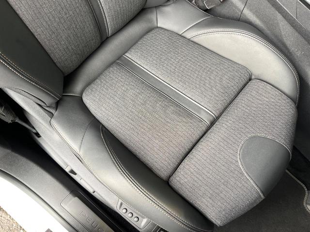 ３００８ ＧＴライン　ファーストクラスＰＫＧ　パノラマミックサンルーフ　１オーナー　禁煙車　純正ナビ　全周囲カメラ　アクティブクルコン　ＥＴＣ　Ｂｌｕｅｔｏｏｔｈ　ＡｐｐｌｅＣａｒＰｌａｙ　シートヒーター　ＬＥＤヘッド（29枚目）