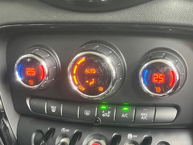 ＭＩＮＩ クーパーＳ　クラブマン　純正ナビ　禁煙車　ＥＴＣ　Ｂｌｕｅｔｏｏｔｈ　ＬＥＤヘッドライト　革巻きハンドル　デュアルオートエアコン　盗難防止装置　オートライト　アイドリングストップ　キーレス（6枚目）
