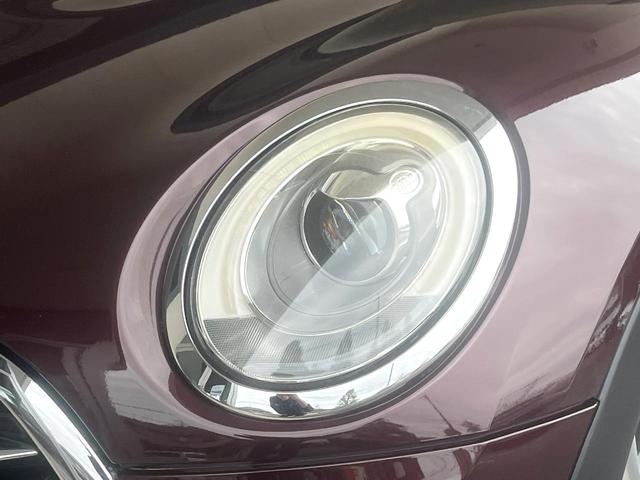 ＭＩＮＩ クーパーＳ　クラブマン　純正ナビ　禁煙車　ＥＴＣ　Ｂｌｕｅｔｏｏｔｈ　ＬＥＤヘッドライト　革巻きハンドル　デュアルオートエアコン　盗難防止装置　オートライト　アイドリングストップ　キーレス（14枚目）