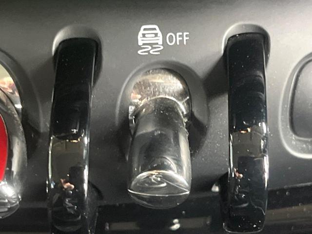 ＭＩＮＩ クーパーＳ　クラブマン　純正ナビ　禁煙車　ＥＴＣ　Ｂｌｕｅｔｏｏｔｈ　ＬＥＤヘッドライト　革巻きハンドル　デュアルオートエアコン　盗難防止装置　オートライト　アイドリングストップ　キーレス（41枚目）