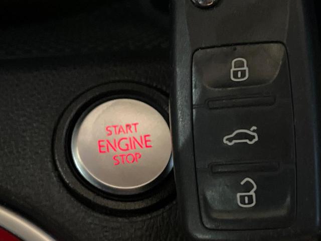 ザ・ビートル ベース　バイキセノンヘッドライトパッケージ　クラリオン製ナビ　バックカメラ　フルセグ　Ｂｌｕｅｔｏｏｔｈ接続　スマートエントリー／スタートシステム　ＥＴＣ　レインセンサー　禁煙（6枚目）