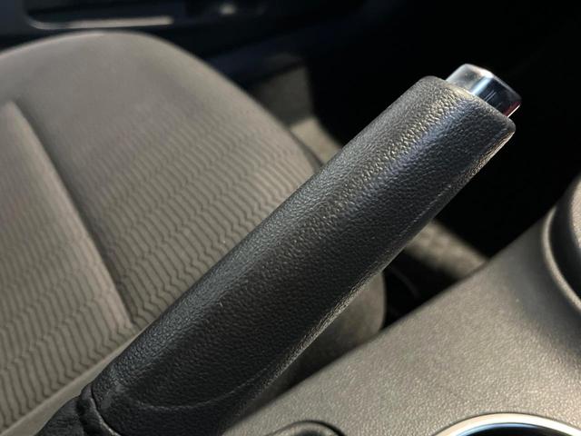 ザ・ビートル ベース　バイキセノンヘッドライトパッケージ　クラリオン製ナビ　バックカメラ　フルセグ　Ｂｌｕｅｔｏｏｔｈ接続　スマートエントリー／スタートシステム　ＥＴＣ　レインセンサー　禁煙（27枚目）