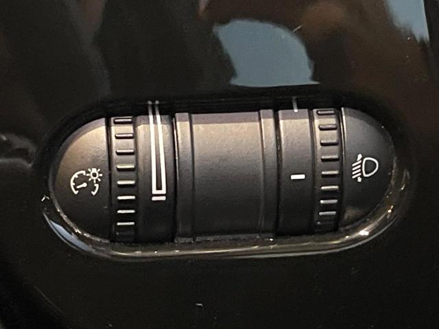 ザ・ビートル ベース　バイキセノンヘッドライトパッケージ　クラリオン製ナビ　バックカメラ　フルセグ　Ｂｌｕｅｔｏｏｔｈ接続　スマートエントリー／スタートシステム　ＥＴＣ　レインセンサー　禁煙（30枚目）