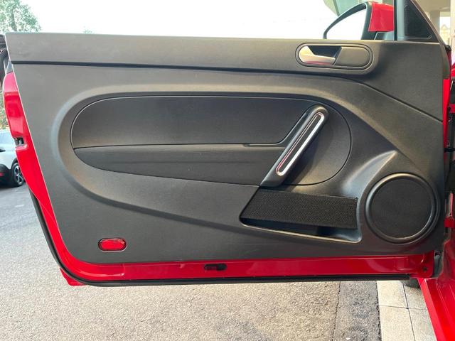 ザ・ビートル ベース　バイキセノンヘッドライトパッケージ　クラリオン製ナビ　バックカメラ　フルセグ　Ｂｌｕｅｔｏｏｔｈ接続　スマートエントリー／スタートシステム　ＥＴＣ　レインセンサー　禁煙（39枚目）