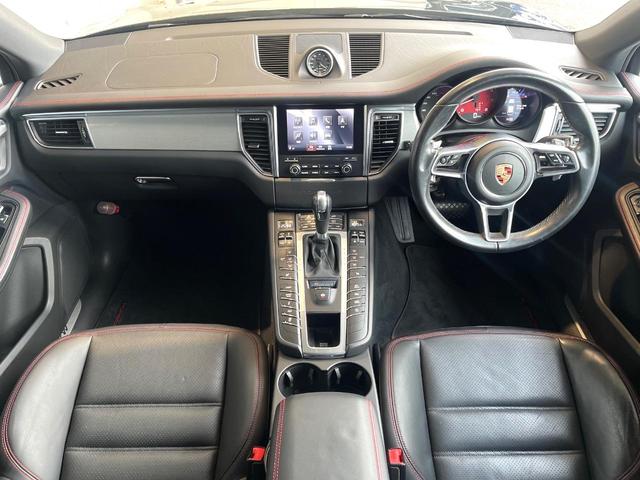 マカン マカンＧＴＳ　スポーツクロノパッケージ　スポーツエグゾースト　黒革シート　シートヒーター　ＰＤＬＳ　ＰＡＳＭ　２０インチＲＳスパイダーデザインホイール　純正ナビ　全周囲カメラ　エアサス　パワーバックドア　禁煙（2枚目）