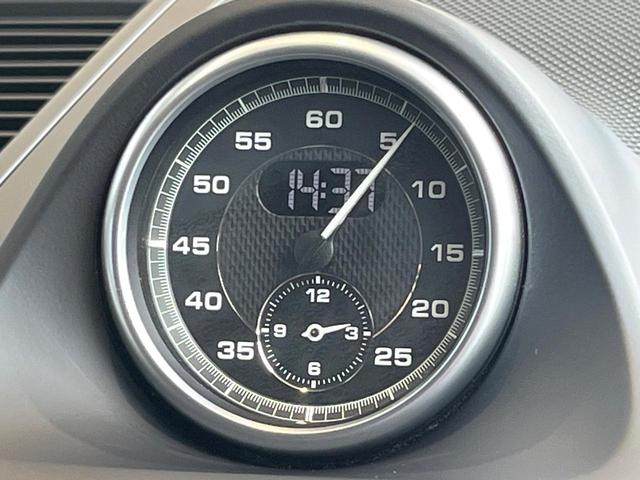 マカン マカンＧＴＳ　スポーツクロノパッケージ　スポーツエグゾースト　黒革シート　シートヒーター　ＰＤＬＳ　ＰＡＳＭ　２０インチＲＳスパイダーデザインホイール　純正ナビ　全周囲カメラ　エアサス　パワーバックドア　禁煙（4枚目）