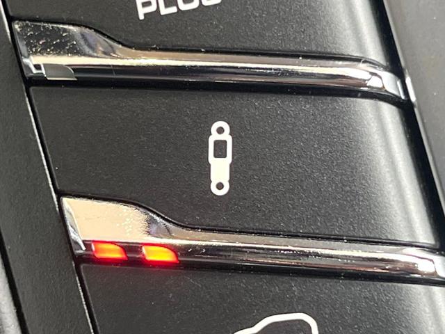 マカン マカンＧＴＳ　スポーツクロノパッケージ　スポーツエグゾースト　黒革シート　シートヒーター　ＰＤＬＳ　ＰＡＳＭ　２０インチＲＳスパイダーデザインホイール　純正ナビ　全周囲カメラ　エアサス　パワーバックドア　禁煙（6枚目）