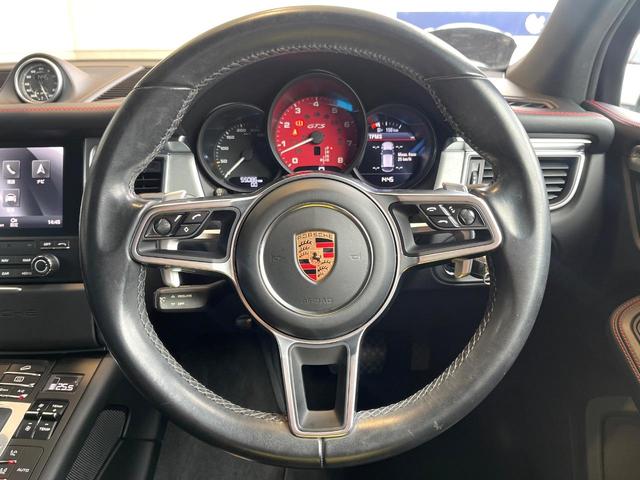 マカン マカンＧＴＳ　スポーツクロノパッケージ　スポーツエグゾースト　黒革シート　シートヒーター　ＰＤＬＳ　ＰＡＳＭ　２０インチＲＳスパイダーデザインホイール　純正ナビ　全周囲カメラ　エアサス　パワーバックドア　禁煙（10枚目）