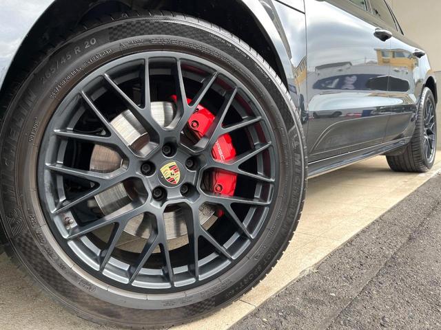 マカン マカンＧＴＳ　スポーツクロノパッケージ　スポーツエグゾースト　黒革シート　シートヒーター　ＰＤＬＳ　ＰＡＳＭ　２０インチＲＳスパイダーデザインホイール　純正ナビ　全周囲カメラ　エアサス　パワーバックドア　禁煙（14枚目）