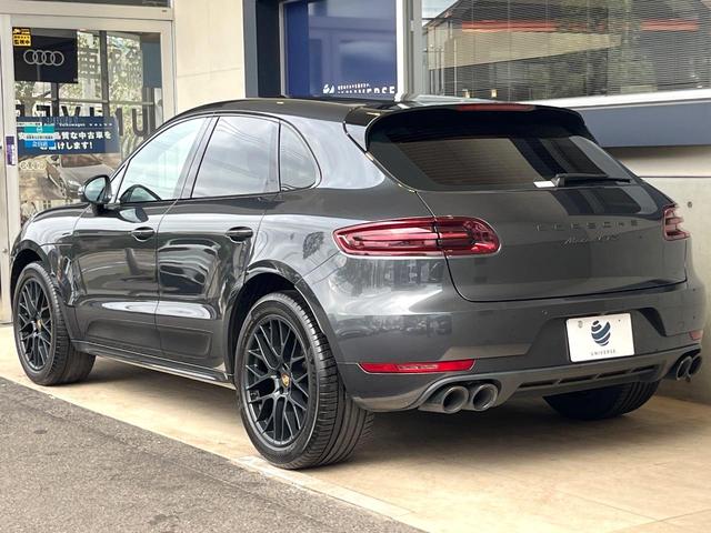 マカン マカンＧＴＳ　スポーツクロノパッケージ　スポーツエグゾースト　黒革シート　シートヒーター　ＰＤＬＳ　ＰＡＳＭ　２０インチＲＳスパイダーデザインホイール　純正ナビ　全周囲カメラ　エアサス　パワーバックドア　禁煙（18枚目）