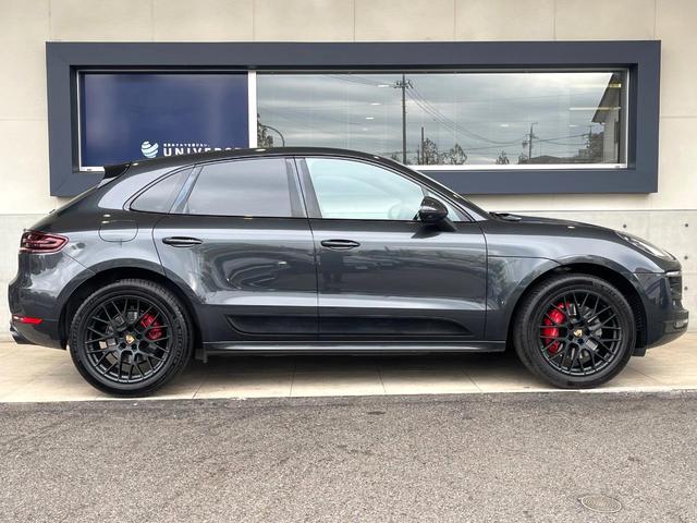 マカン マカンＧＴＳ　スポーツクロノパッケージ　スポーツエグゾースト　黒革シート　シートヒーター　ＰＤＬＳ　ＰＡＳＭ　２０インチＲＳスパイダーデザインホイール　純正ナビ　全周囲カメラ　エアサス　パワーバックドア　禁煙（19枚目）