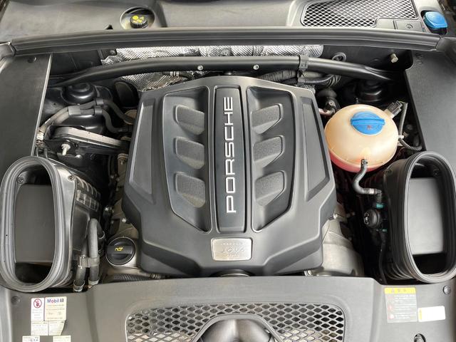 マカン マカンＧＴＳ　スポーツクロノパッケージ　スポーツエグゾースト　黒革シート　シートヒーター　ＰＤＬＳ　ＰＡＳＭ　２０インチＲＳスパイダーデザインホイール　純正ナビ　全周囲カメラ　エアサス　パワーバックドア　禁煙（20枚目）