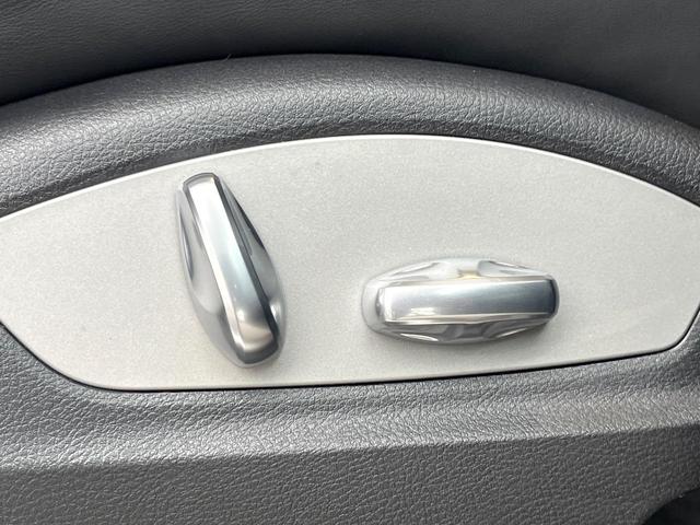 マカン マカンＧＴＳ　スポーツクロノパッケージ　スポーツエグゾースト　黒革シート　シートヒーター　ＰＤＬＳ　ＰＡＳＭ　２０インチＲＳスパイダーデザインホイール　純正ナビ　全周囲カメラ　エアサス　パワーバックドア　禁煙（22枚目）