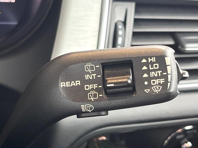 マカン マカンＧＴＳ　スポーツクロノパッケージ　スポーツエグゾースト　黒革シート　シートヒーター　ＰＤＬＳ　ＰＡＳＭ　２０インチＲＳスパイダーデザインホイール　純正ナビ　全周囲カメラ　エアサス　パワーバックドア　禁煙（27枚目）