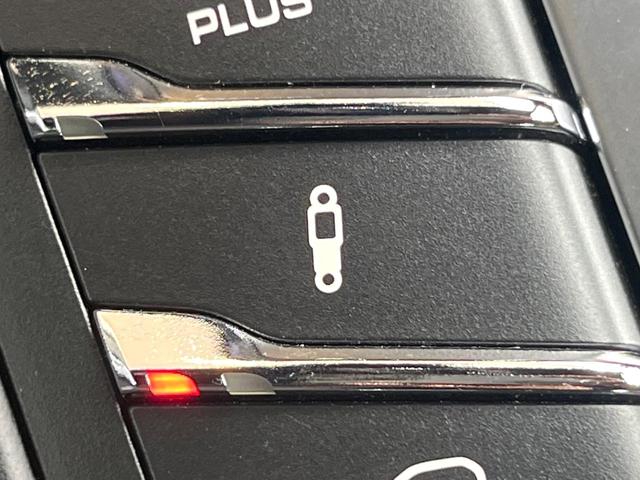 マカン マカンＧＴＳ　スポーツクロノパッケージ　スポーツエグゾースト　黒革シート　シートヒーター　ＰＤＬＳ　ＰＡＳＭ　２０インチＲＳスパイダーデザインホイール　純正ナビ　全周囲カメラ　エアサス　パワーバックドア　禁煙（43枚目）